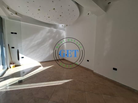 Shitet, Ambient Biznesi, Prane Stacionit te Trenit, Durres