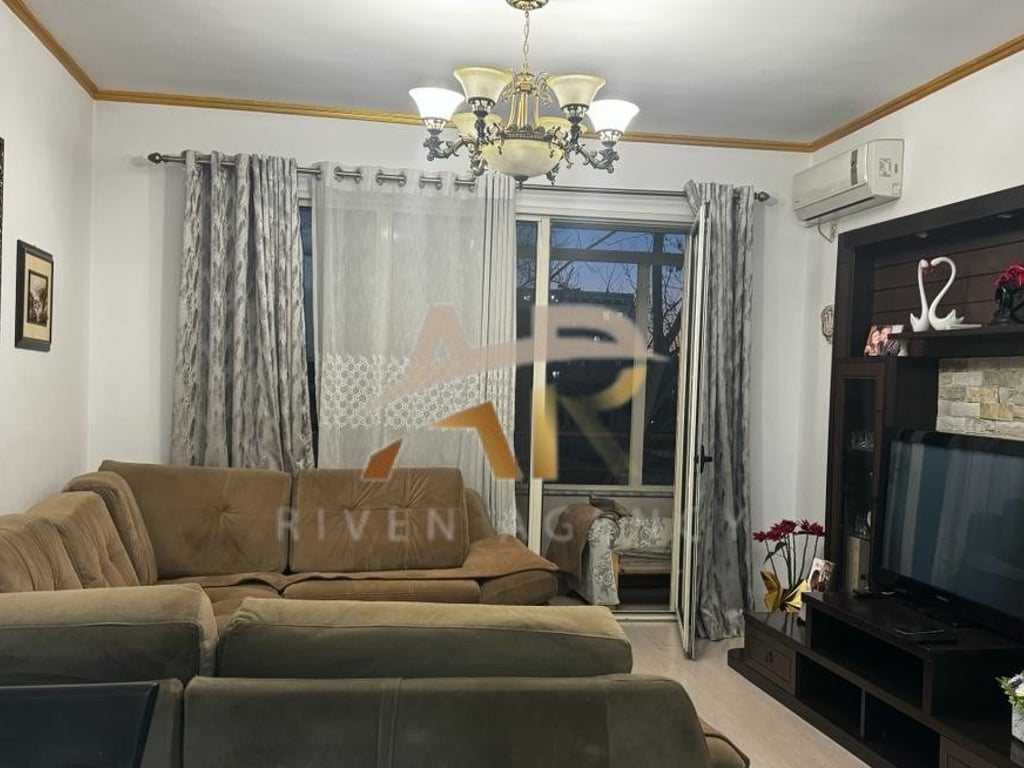 Shitet apartament 1+1 + post parkimi Don Bosko