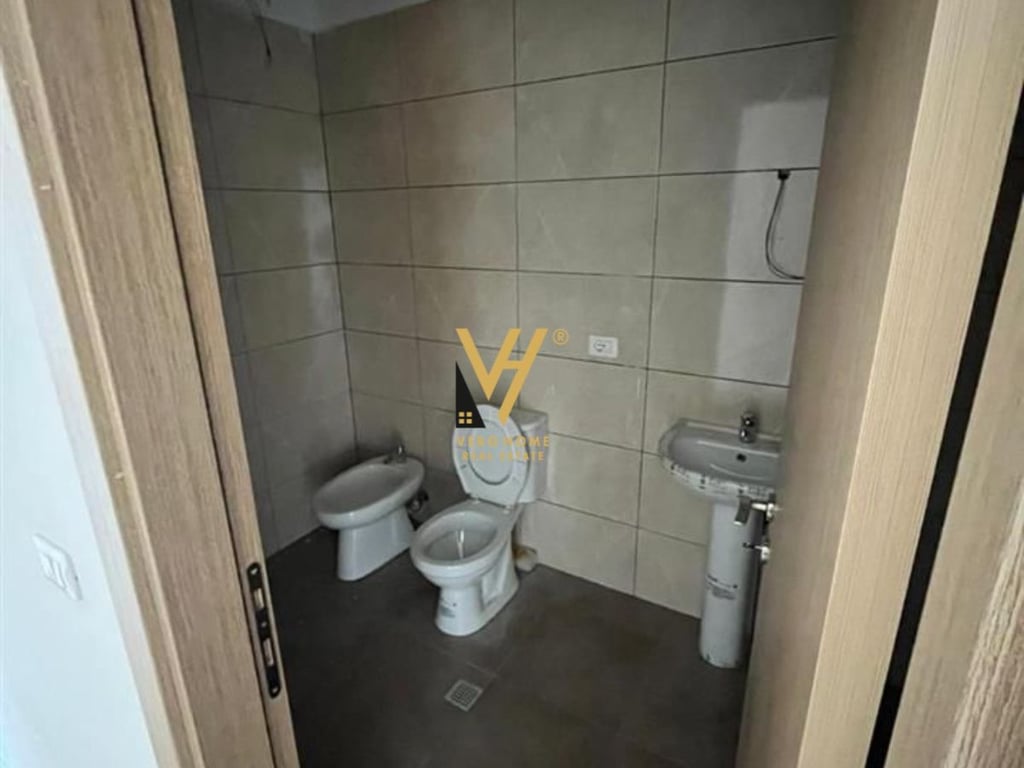 JEPET ZYRE 95 M2 ME QERA TE 5 MAJI 35.000 LEKE