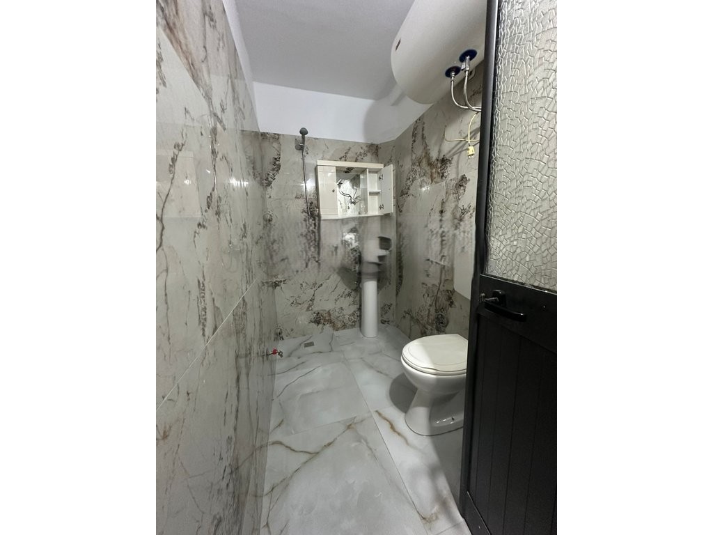 Affittasi appartamento 1+1 presso il Capital Restaurant, Via di Kavaja! 430 € /Mese