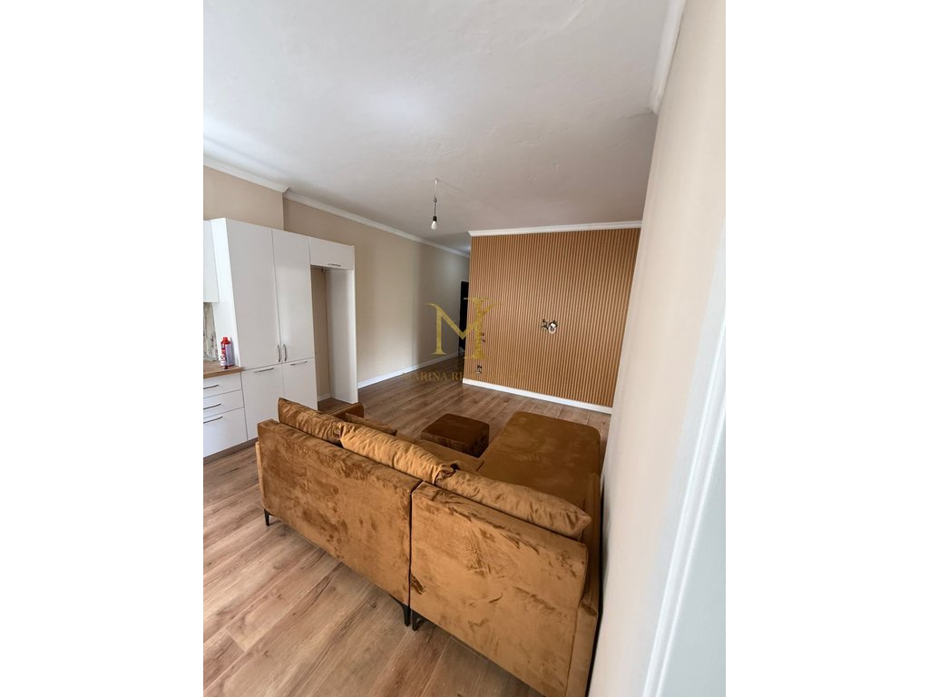 Vendesi Appartamento 2+1+Garage, Scoglio di Kavaja!!