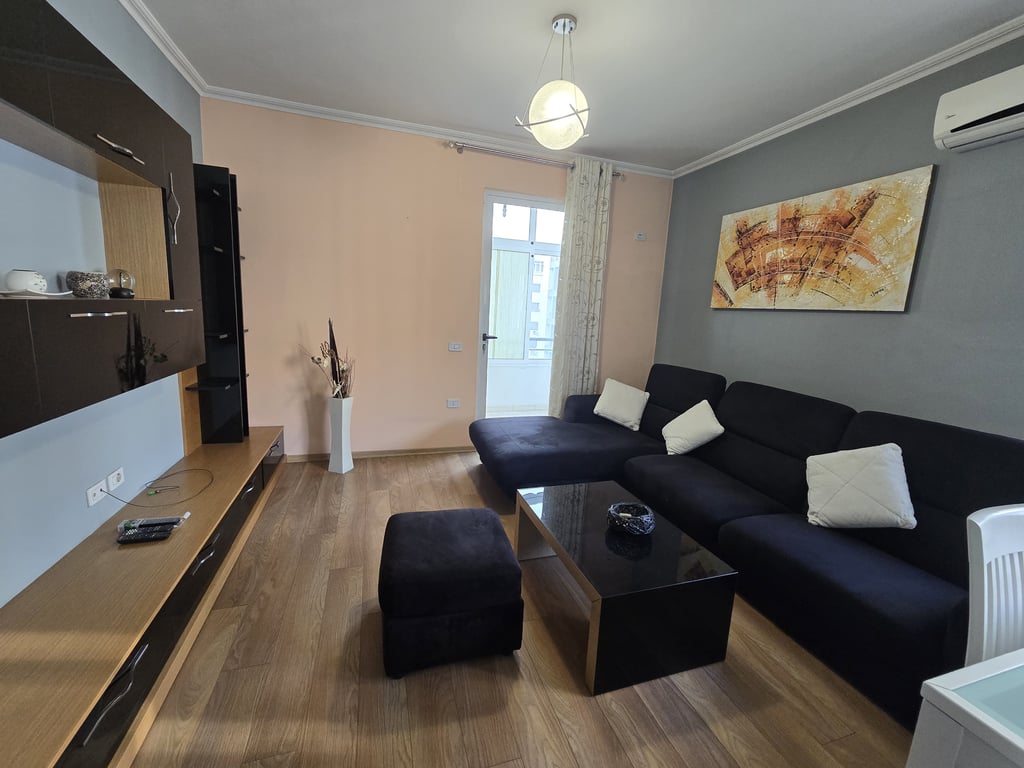 Affittasi appartamento 2+1+1 con balcone