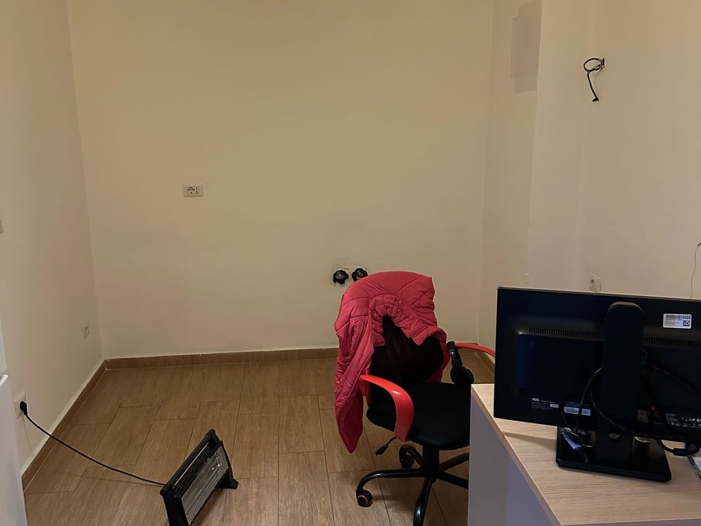 Zyre per qira te Petro Nini