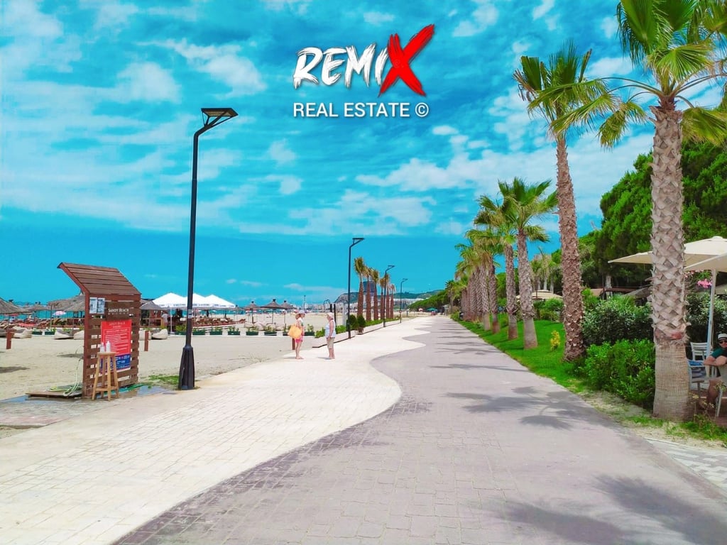 SHITET AMBJENT BIZNESI , BUZE SHETITORES SHKEMBI KAVAJES 