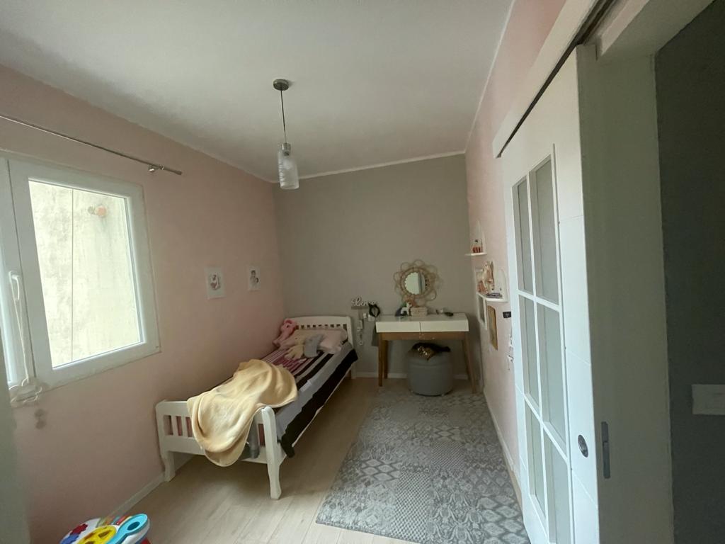 Shitet Apartamenti 2+1 , Myslym shyr , Rruga Islam Alla , prane ish adidasit