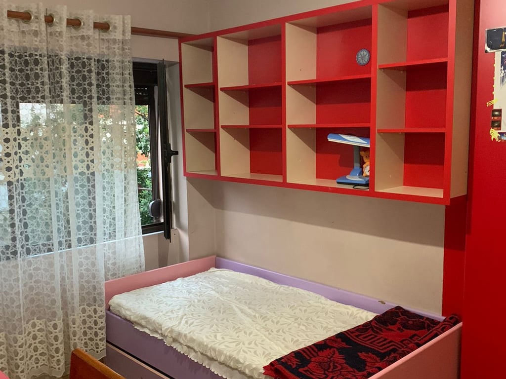 Affittasi appartamento 3+1, Xhamllik presso Piazza Shtraus Prezzo: 500 euro