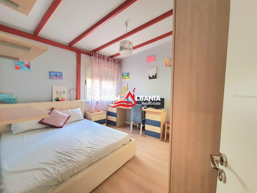 Apartament me qera 3+1 me post parkimi, te Rruga e Barrikadave afer shkolles Lidhja e Prizrenit ne Tirane (ID 4231321)