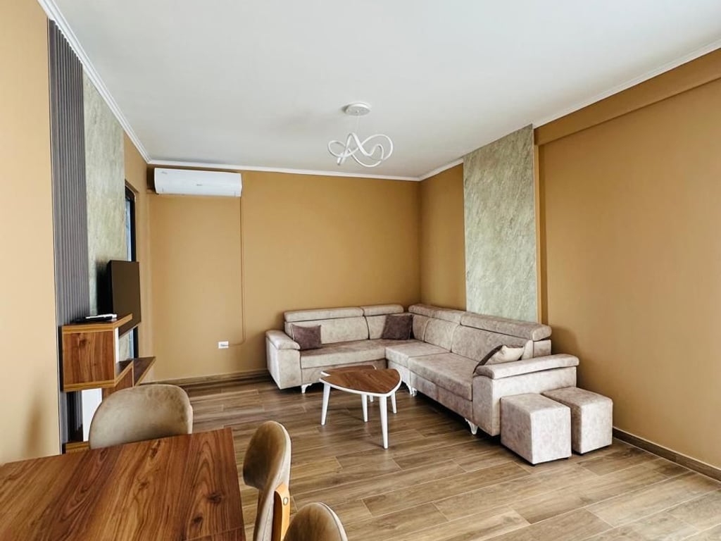 AFFITTASI APPARTAMENTO 2+1+2+BALCONE A 800 EURO, 116 m, PRESSO IL COMPLESSO ARLIS, VICINO ALLA FARMACIA 10.