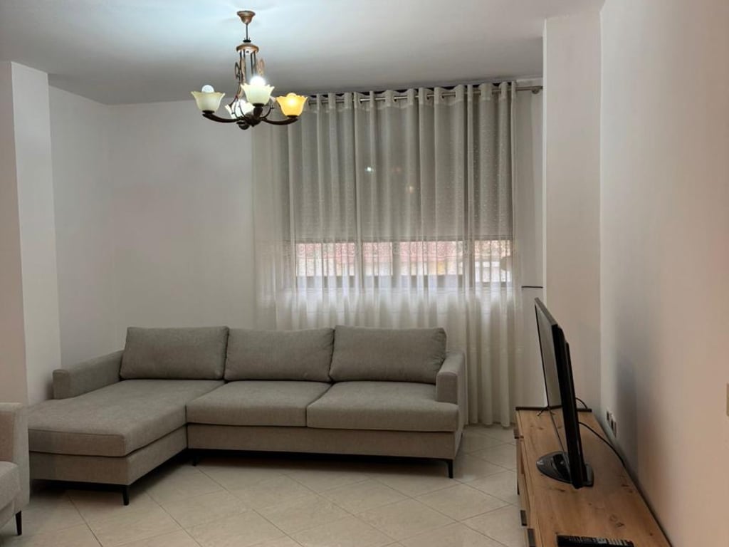 1+1, arredato in via Elbasani, 500 euro