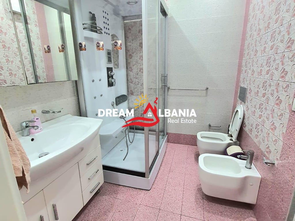 Apartament me qera 3+1 me post parkimi, te Rruga e Barrikadave afer shkolles Lidhja e Prizrenit ne Tirane (ID 4231321)