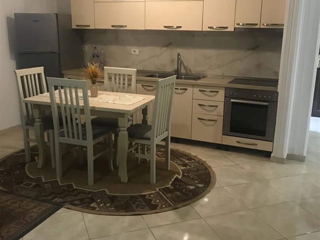 A 2+1+2 apartment is available for rent in Yzberisht.