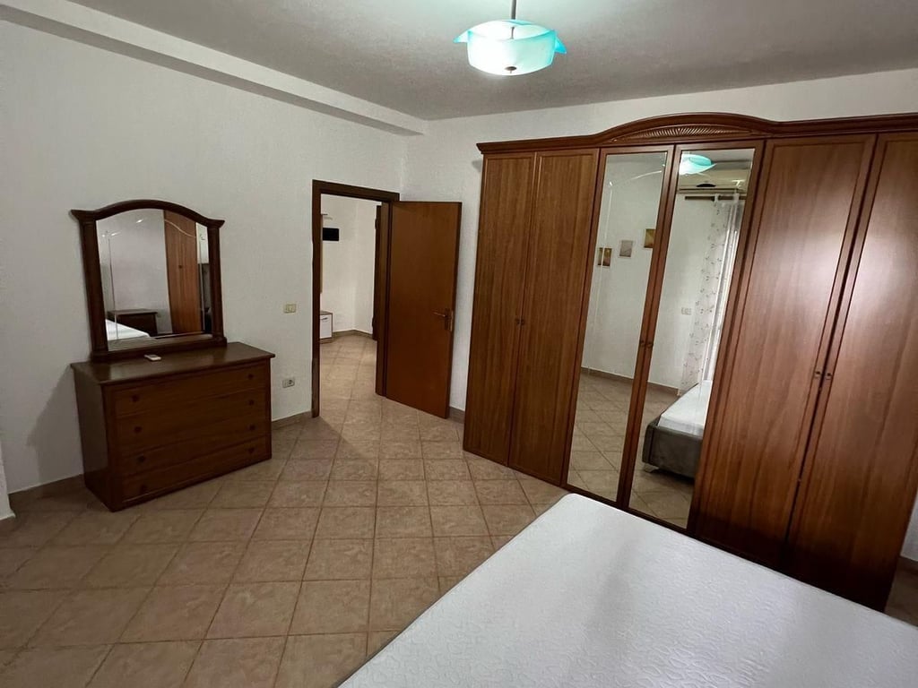 Apartament Me Qera 1+1 prane Xhamise Se Tabakve (ID B2101057) Tirane.