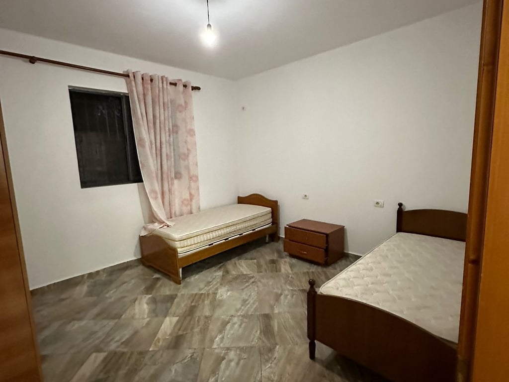 Tirane, jap me qera Vile 2+1+Aneks Kati 0, 200 m² 400 € (Pavllo Pavli)