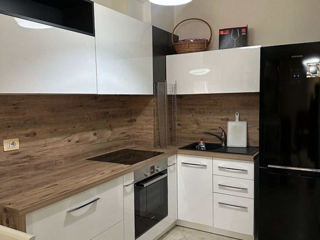 Affittasi 1+1 arredato a 380€ al mese.