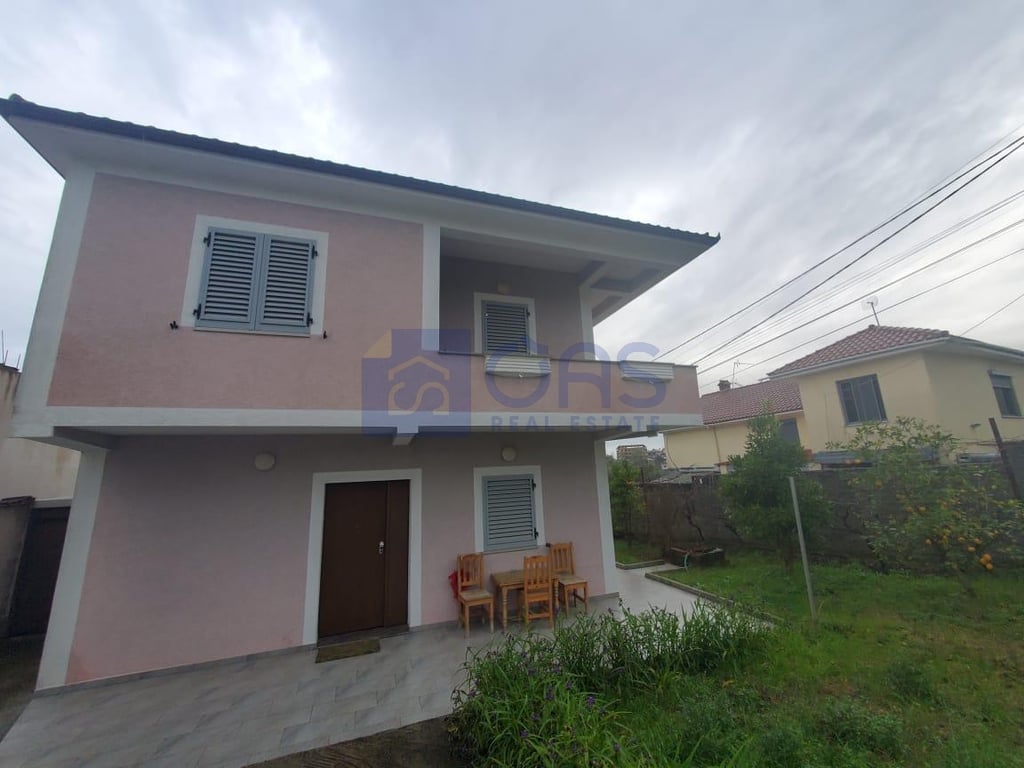 A two-story villa with a yard is for rent in Sauk.