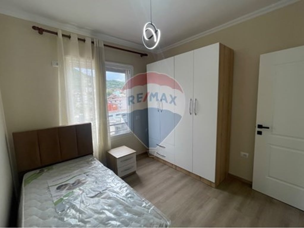 Jepet me qira Apartament 2+1 te Xhamia ne Selite