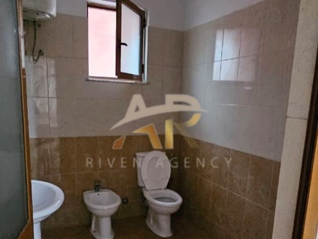 Jepet hyrje me qera 2+1 te Pallati me Shigjeta