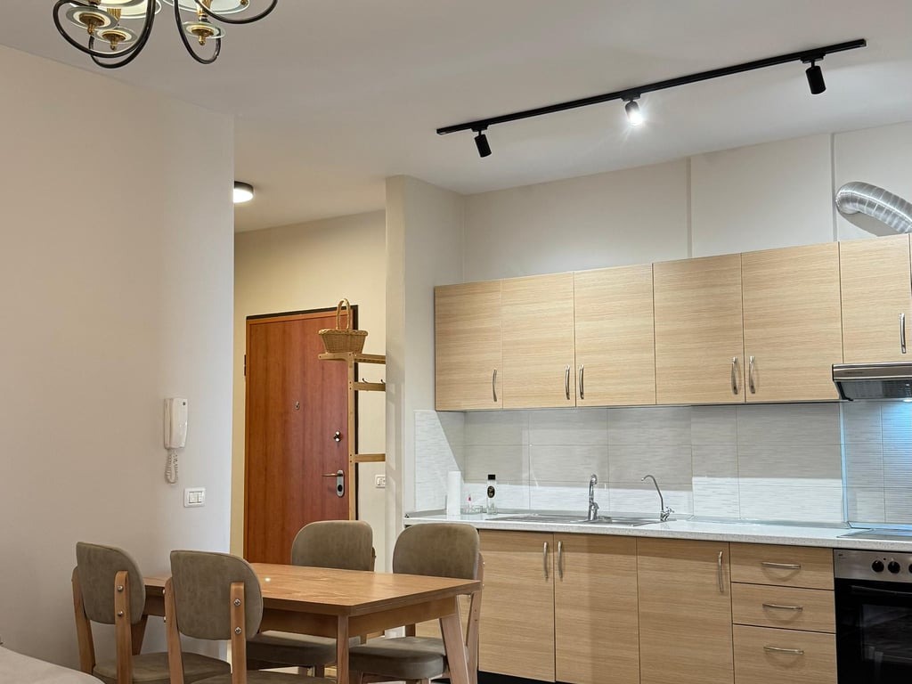 Jepet me qera 2+1+2 te Liqeni i Thate