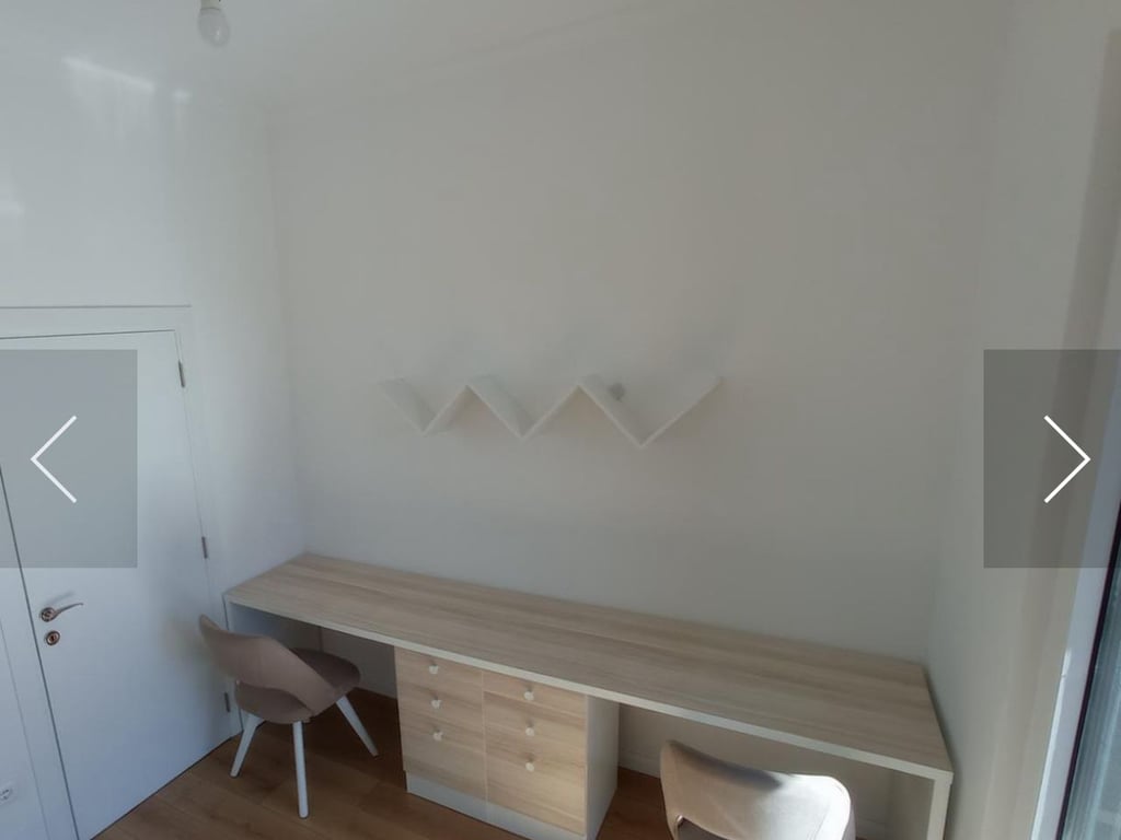 A fantastic 3+1+2 apartment with a storage room is available at Square 21.