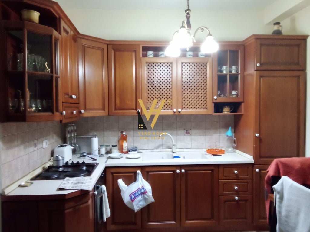 JEPET APARTAMENT 2+1+BLK ME QERA TE STACIONI I TRENIT 60.000 LEKE