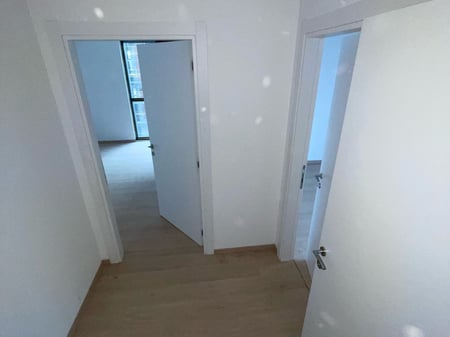 Shitet apartament 2+1 tek akses tirana