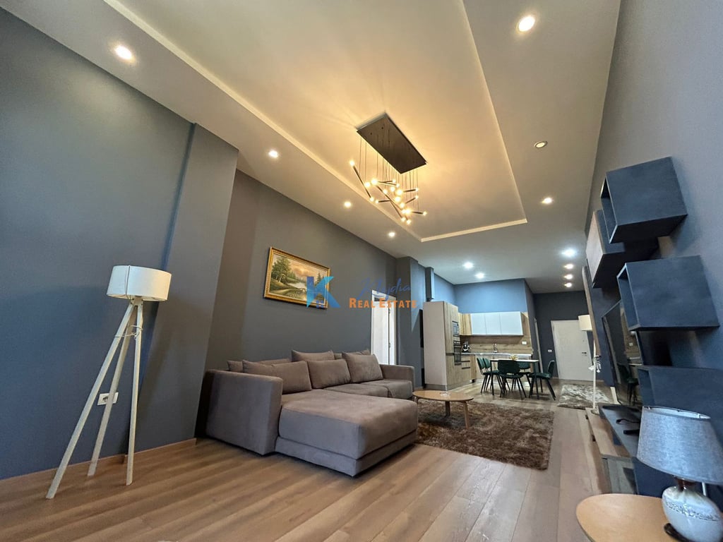 1+1 me qira te Liqeni i Thate, Rruga Peti