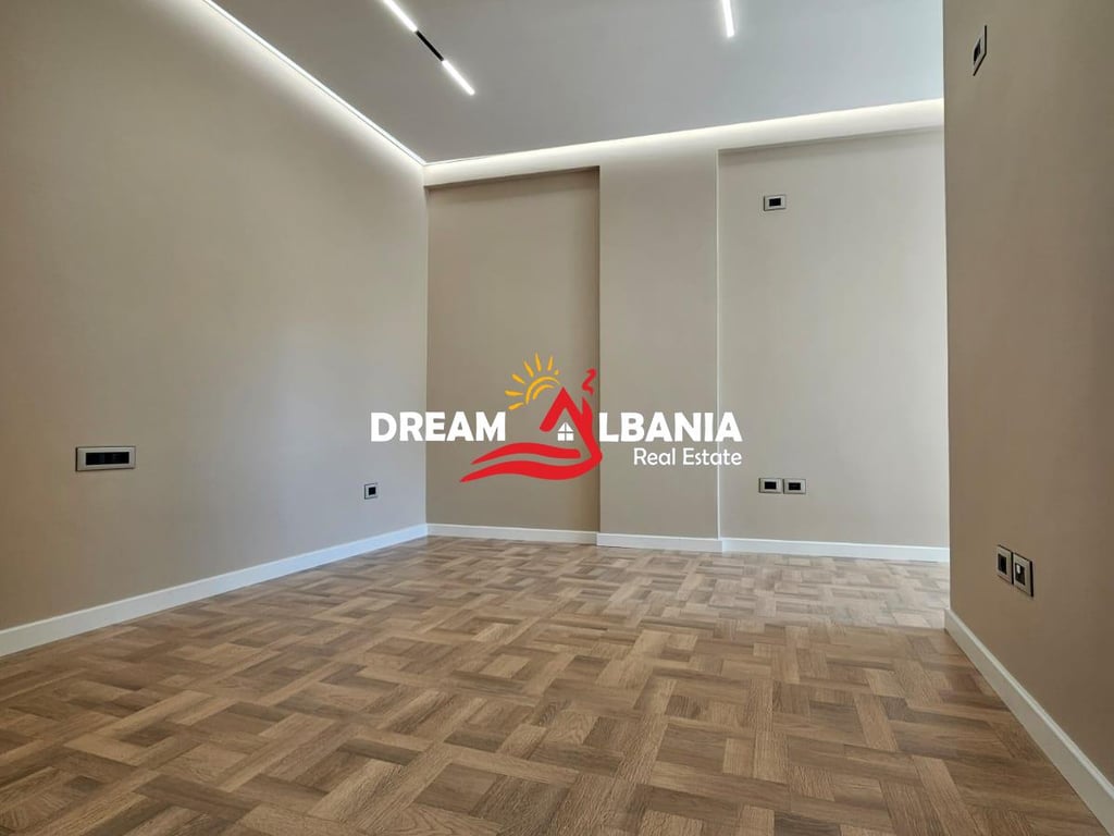 Jepet me qera ambient biznesi 3+1+post parkimi i perfshire ne Bllok prane Coin (ID 4231453)