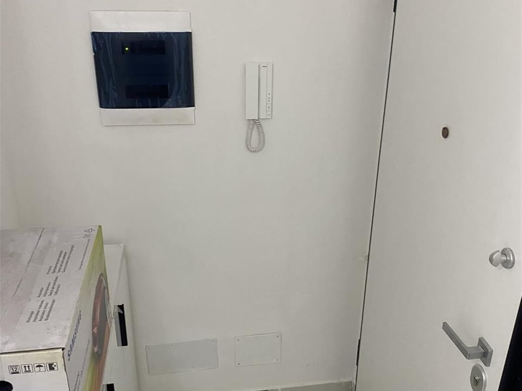 Affittasi appartamento 1+1 con posto auto, ex Mercato Elettrico (Alb-Millenium) 550 euro.