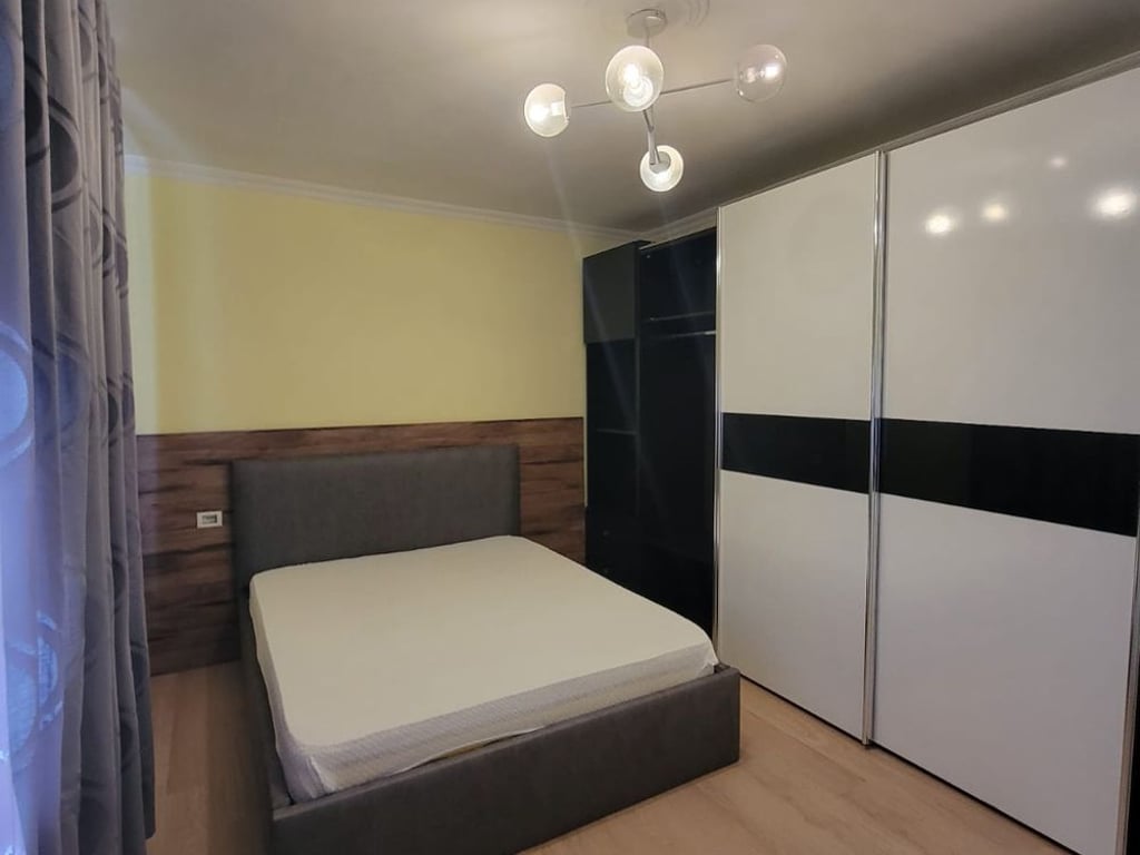 Affittasi appartamento 1+1 di 55 m2 arredato in via "Dervish Hekali" vicino al Pazarit te Ri.