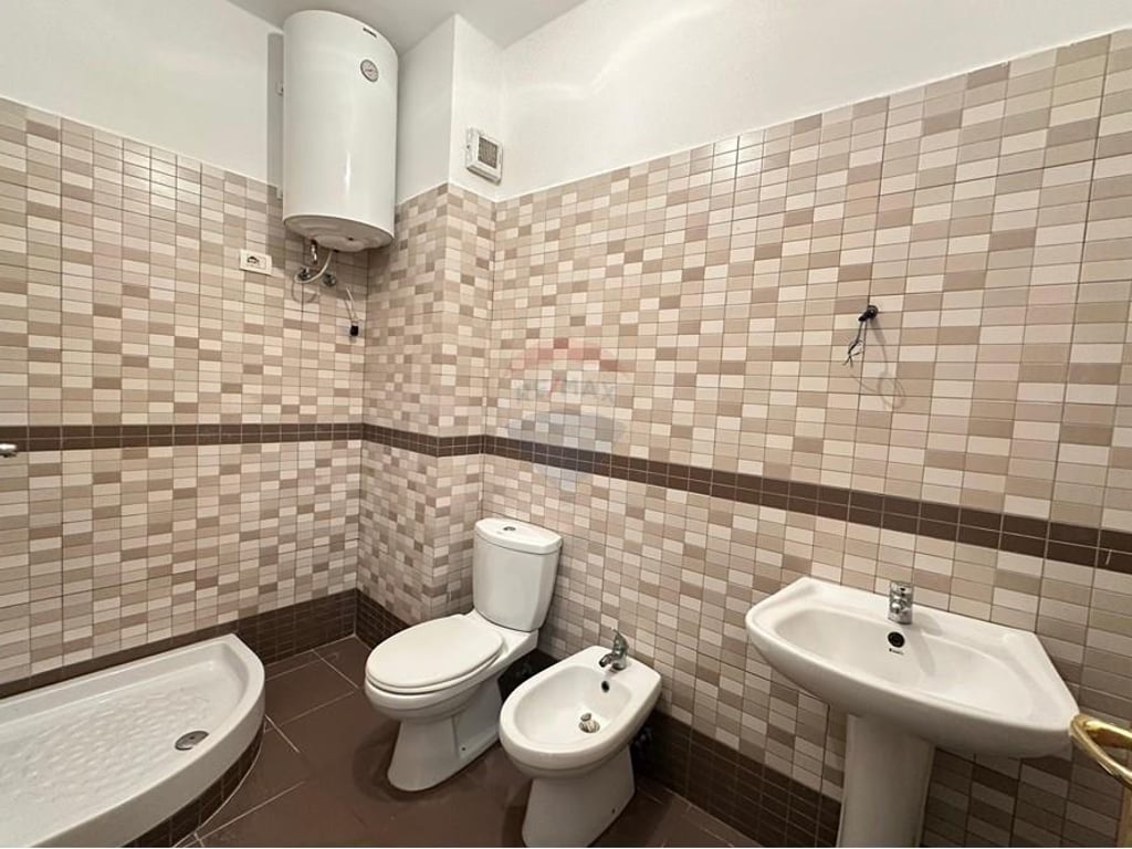 Apartament 2+1+2+Garazh prane Gjimnazit Partizani!