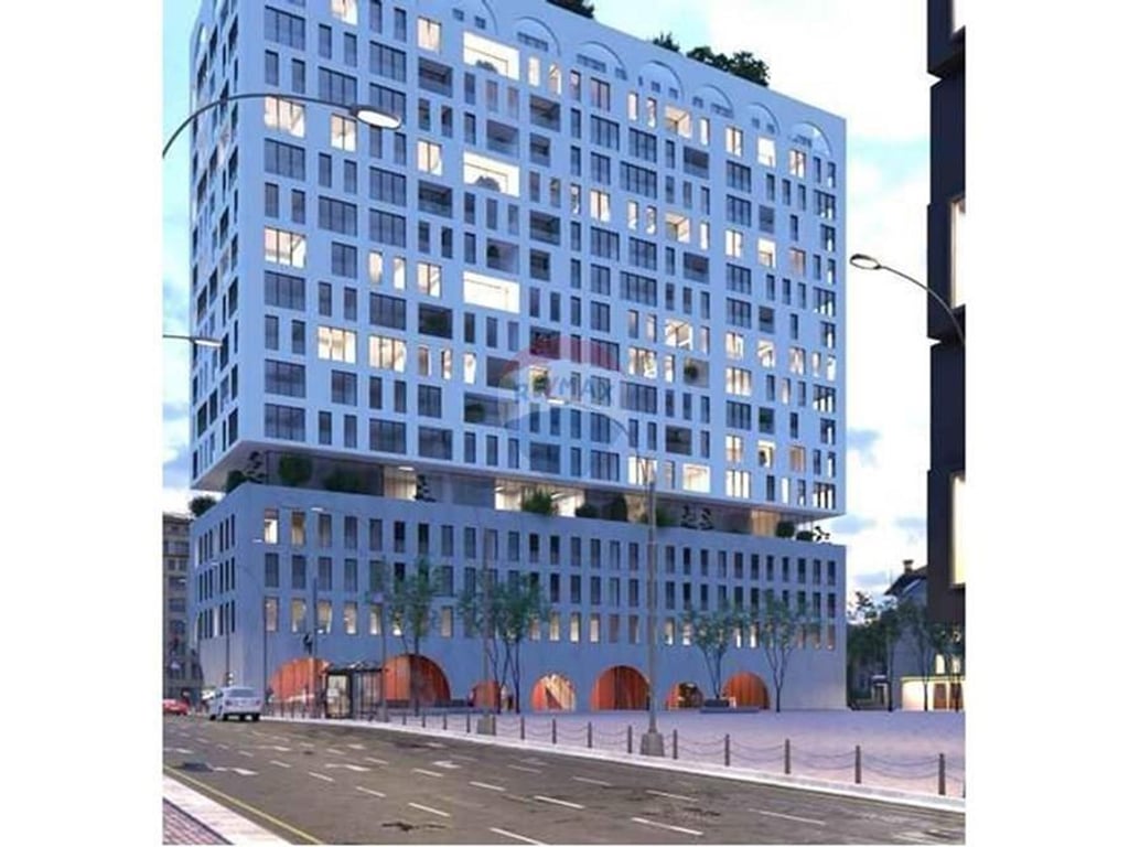 Shitet duplex te White Tower !