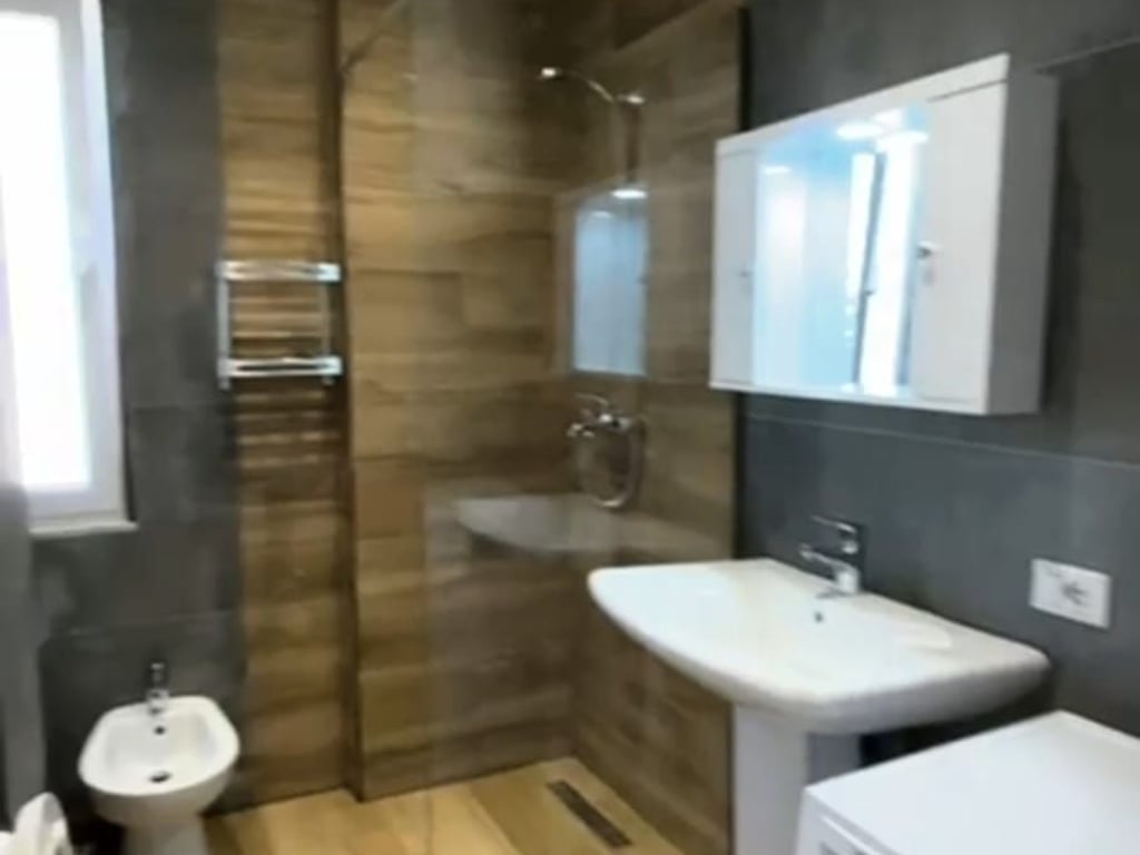 Apartament 2+1+Post Parkimi te Rrethrrotullimi i Saukut 550
