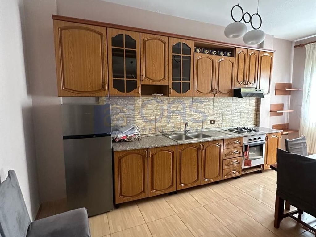 Apartment 3+1 for rent at Siri Kodra 650 euros.