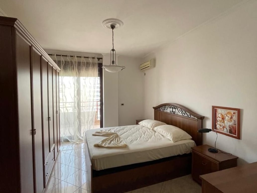 Jepet me qera Apartament 2+1+2 ne bllok 