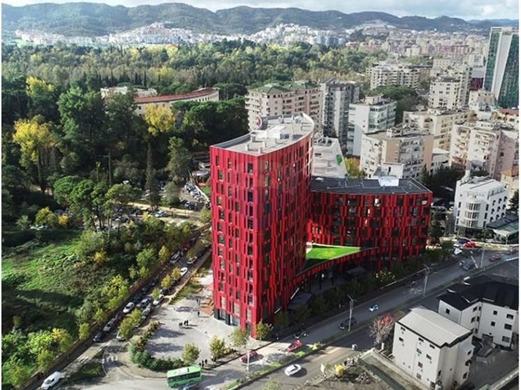 Ambient Biznesi Per Qira Tek Rruga e Elbasanit!