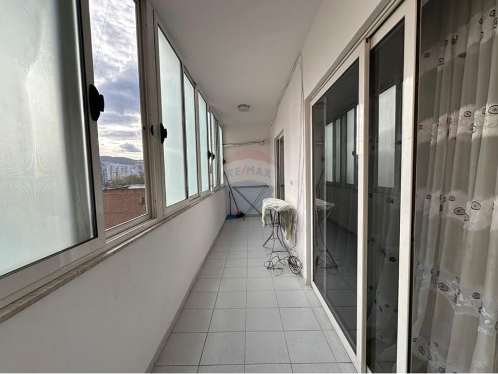 Jepet me qera apartament 2+1 te Stadiumi Dinamo