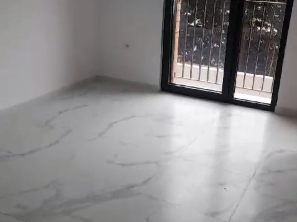 Appartamento 1+1 in affitto, parzialmente arredato, via Xhanfize Keko vicino a Ora News 400.000 lekë