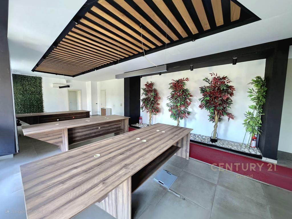 Commercial space for sale 351 m2 Former Aviation Field