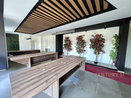 Commercial space for sale 351 m2 Former Aviation Field