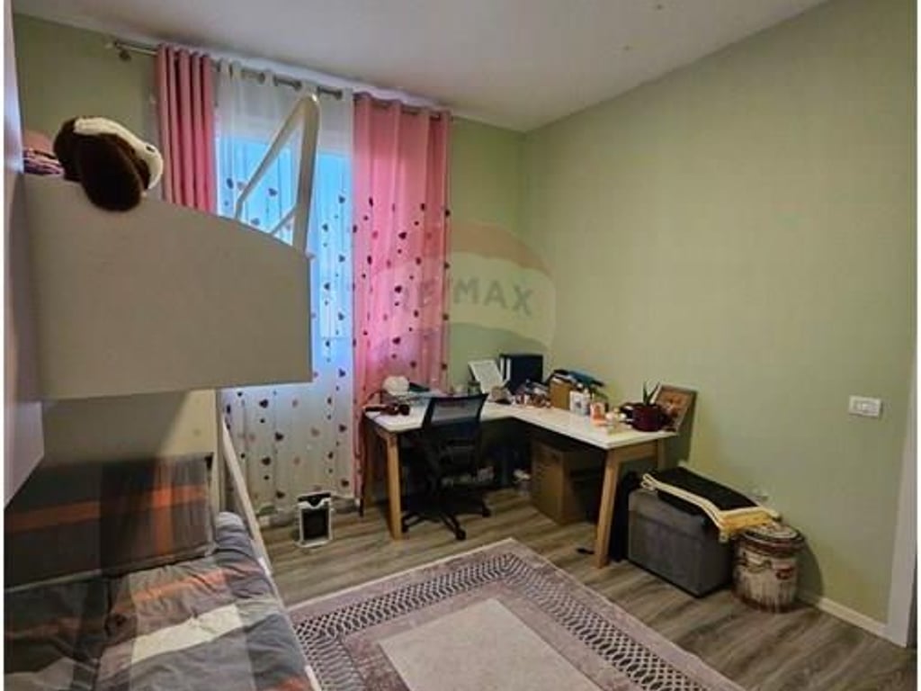 A 2+1+2 apartment with a parking space is available at IBN.
