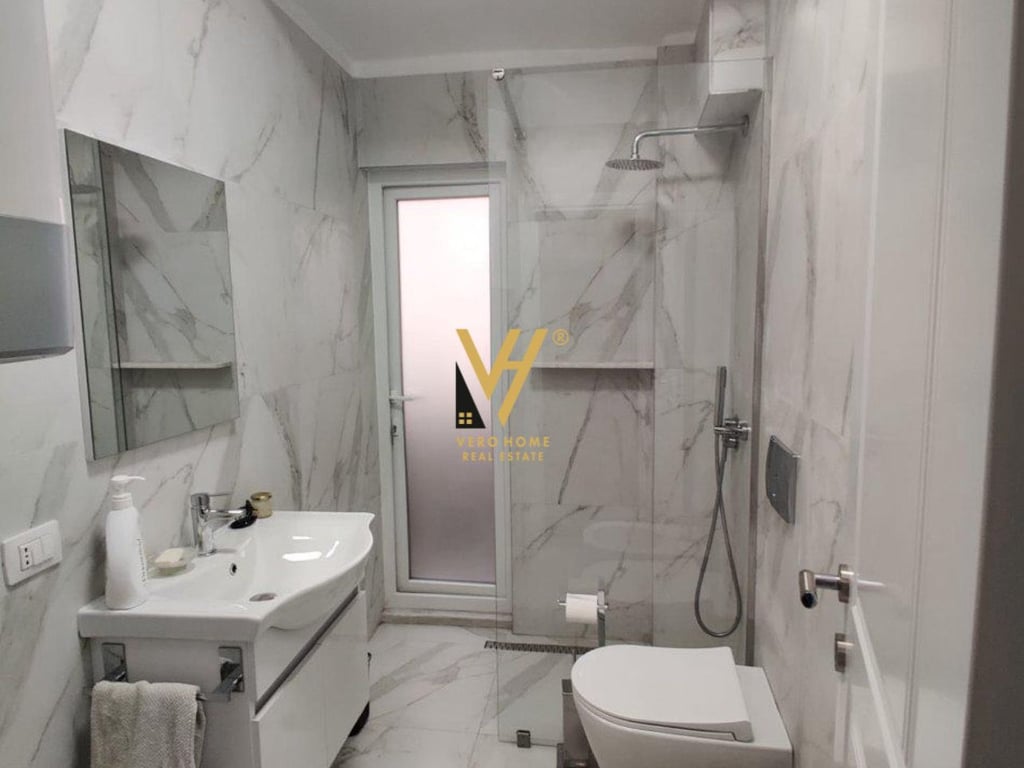 JEPET ZYRE 112M2 ME QERA TE RRUGA E KAVAJES 800 EURO