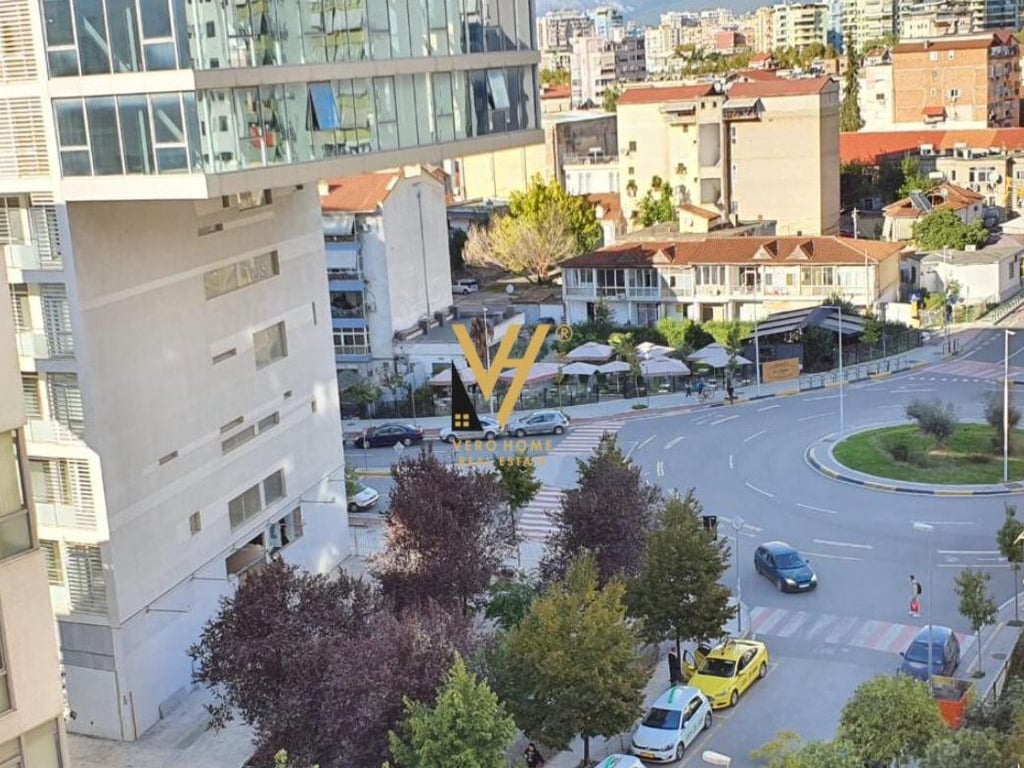 STORE FOR SALE 32 M2 IN PARIS COMMUNE 80,000 EURO