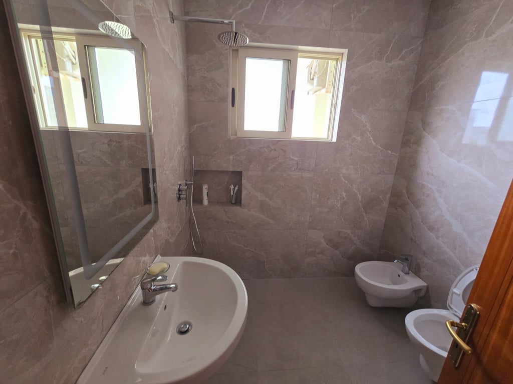 AFFITTASI SUPER APPARTAMENTO 2+1+2 VICINO ALLA DIREZIONE DI POLIZIA DI DURAZZO