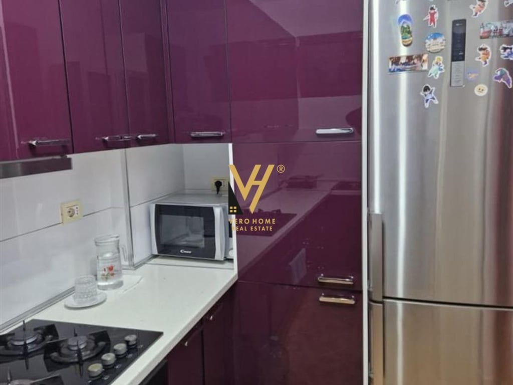 AFFITTASI APPARTAMENTO 3+1+2 A ZOGU I ZI 800 EURO