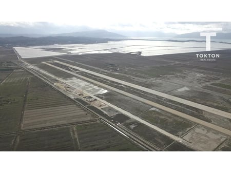 Shitet tokë pranë Aeroportit, Vlorë