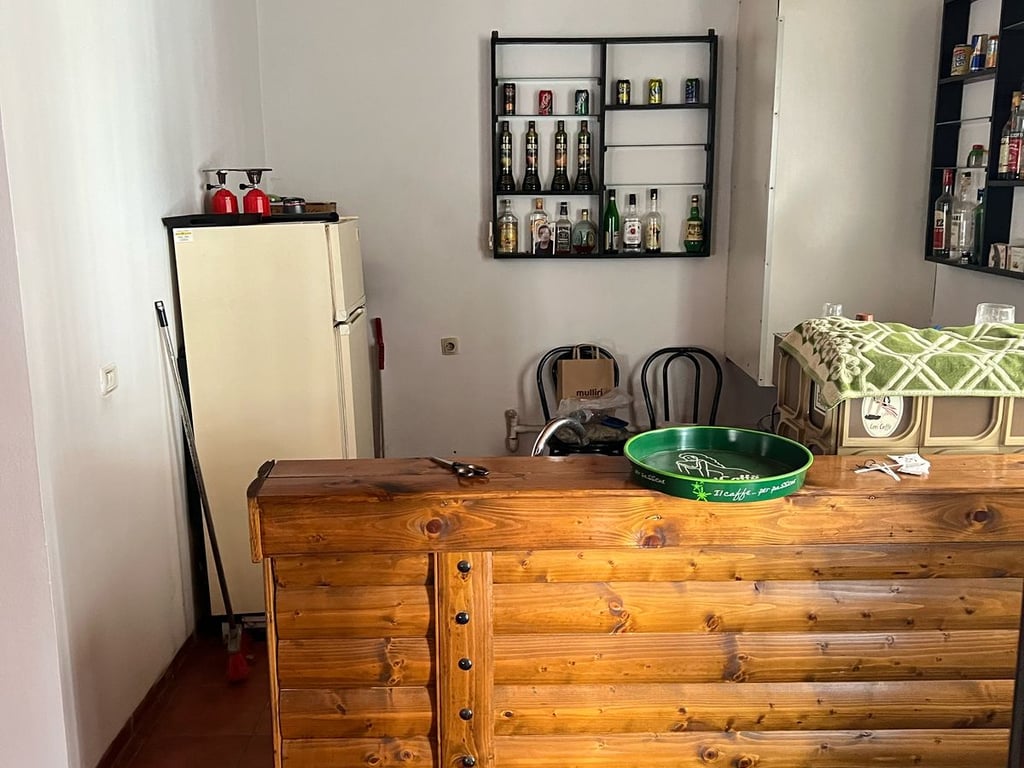 Ambient biznesi me qira, tek Rr. Kavajes 