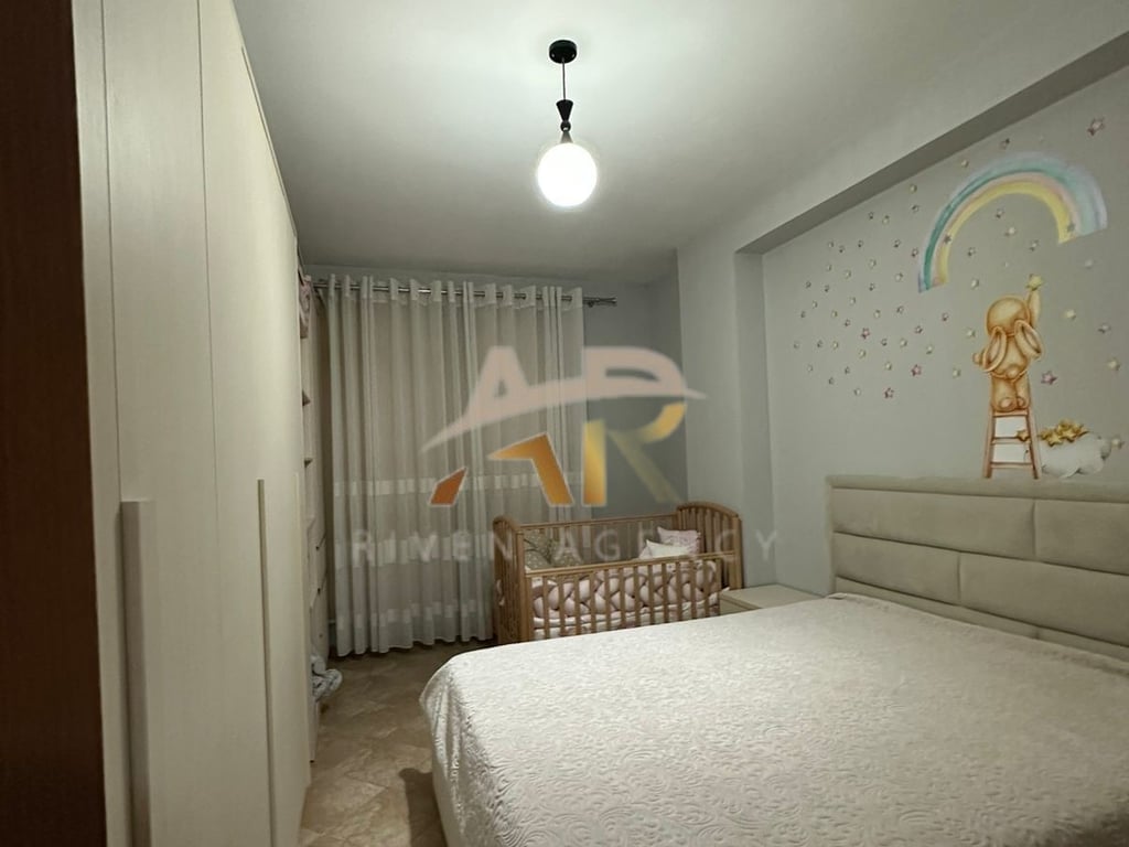 Jepet me qera apartament 1+1 tek Vila L, Astir
