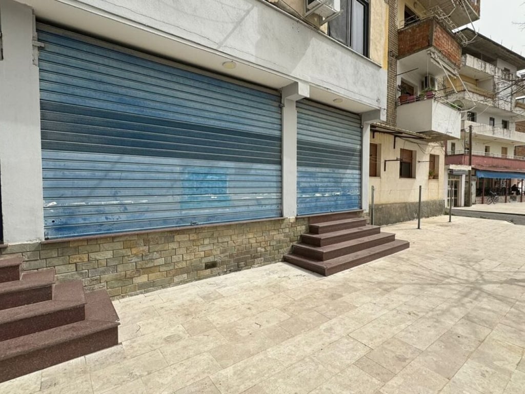 ⚜️Shop for sale by the Kavaljon promenade, Kavajë⚜️