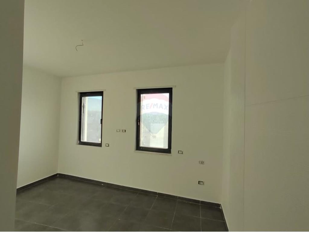 Apartament per shitje 3+1+2 tualete Liqeni .