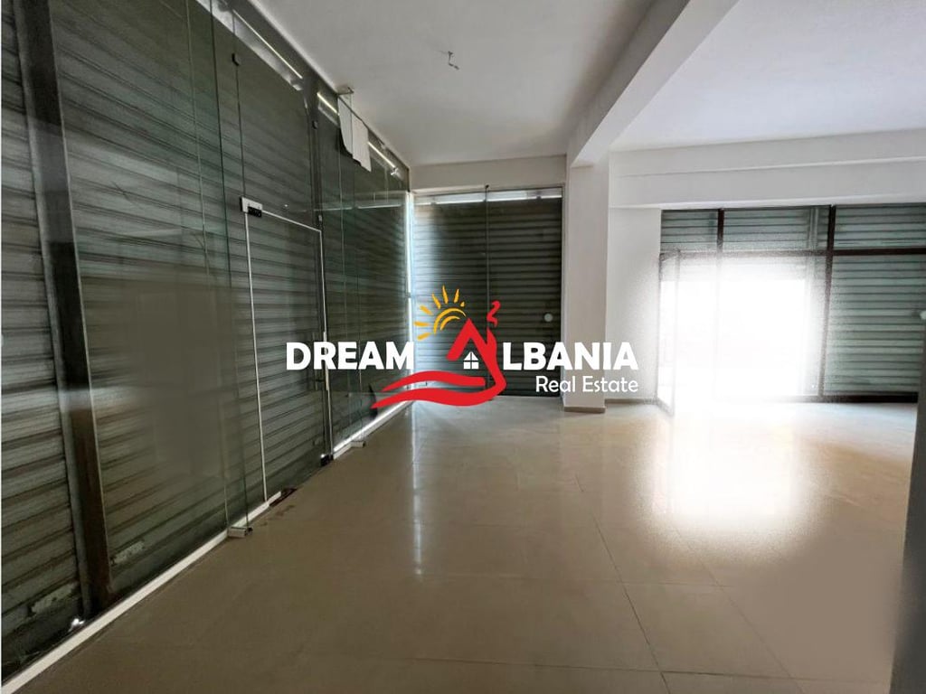 Dyqan/Ambjent Biznesi me qera ne Astir, prane Nela 6 (ID 42711101)